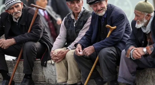 Usulsüzlükler tespit ediliyor! SGK, binlerce emekliye maaş kesintisi bildirimi yapacak
