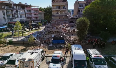 Sındırgıda’daki depremde yıkılan binayla ilgili jet soruşturma! 2 kişi gözaltında