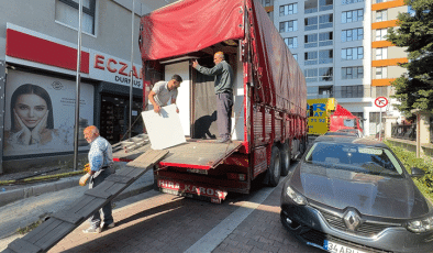 Tahliye davasını kaybedince olan oldu… Öğrenci yurdundaki eşyaları kaçırmaya çalıştılar