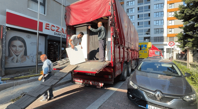 Tahliye davasını kaybedince olan oldu… Öğrenci yurdundaki eşyaları kaçırmaya çalıştılar